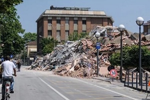 building destroyed during earthquake needing commercial insurance los angeles